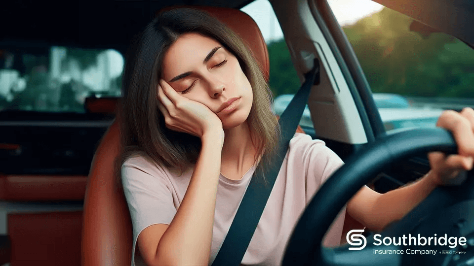 mujer conduciendo con sueño