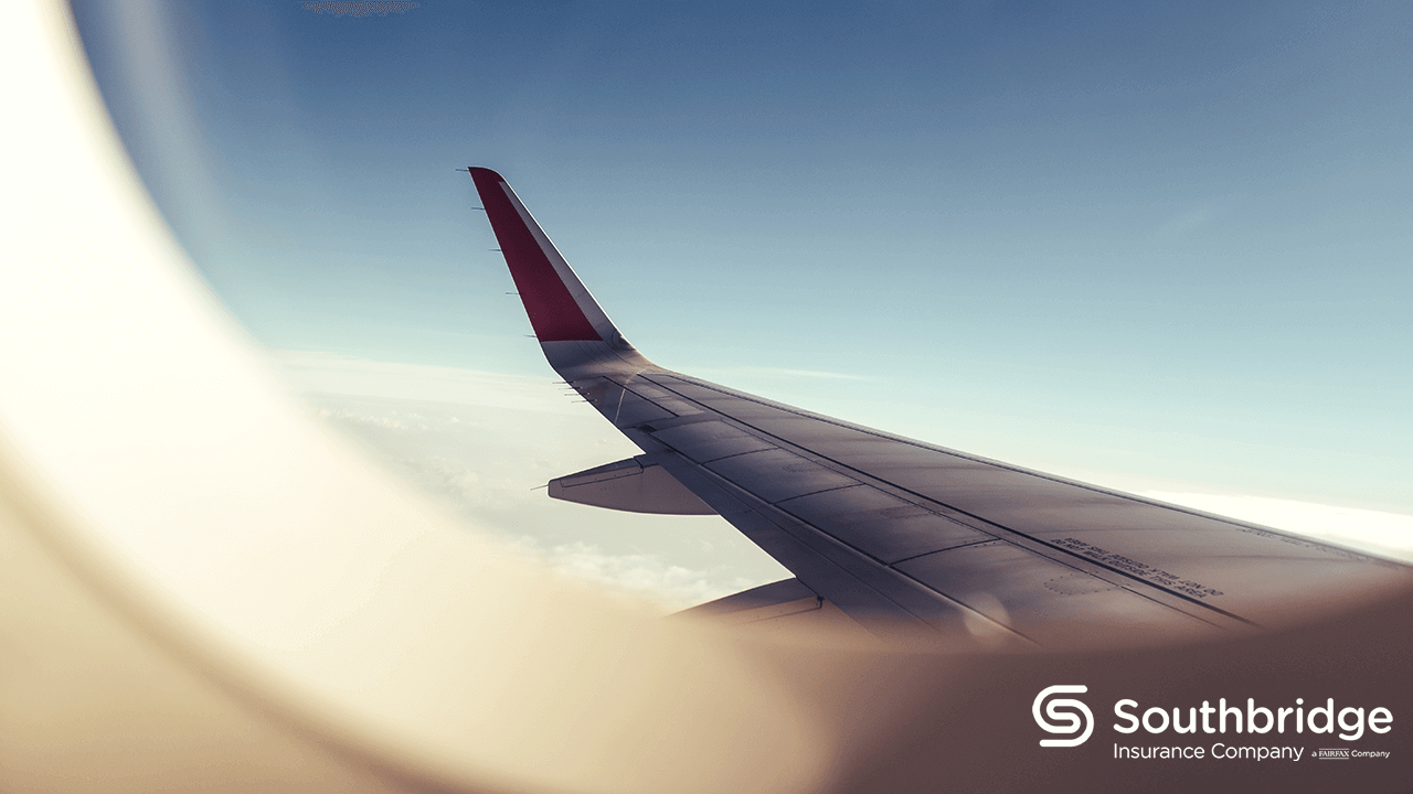 ala de la avión en el aire